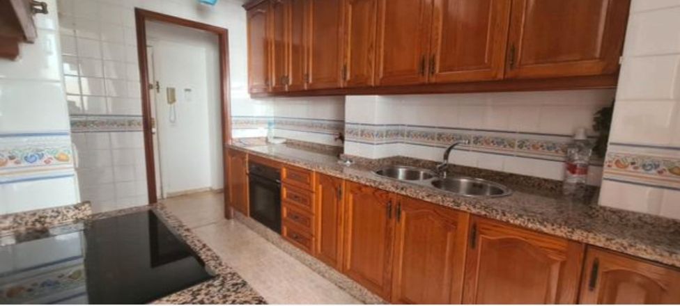 Kitchen of Flat for sale in  Sevilla Capital  with Air Conditioner, Terrace and Alarm