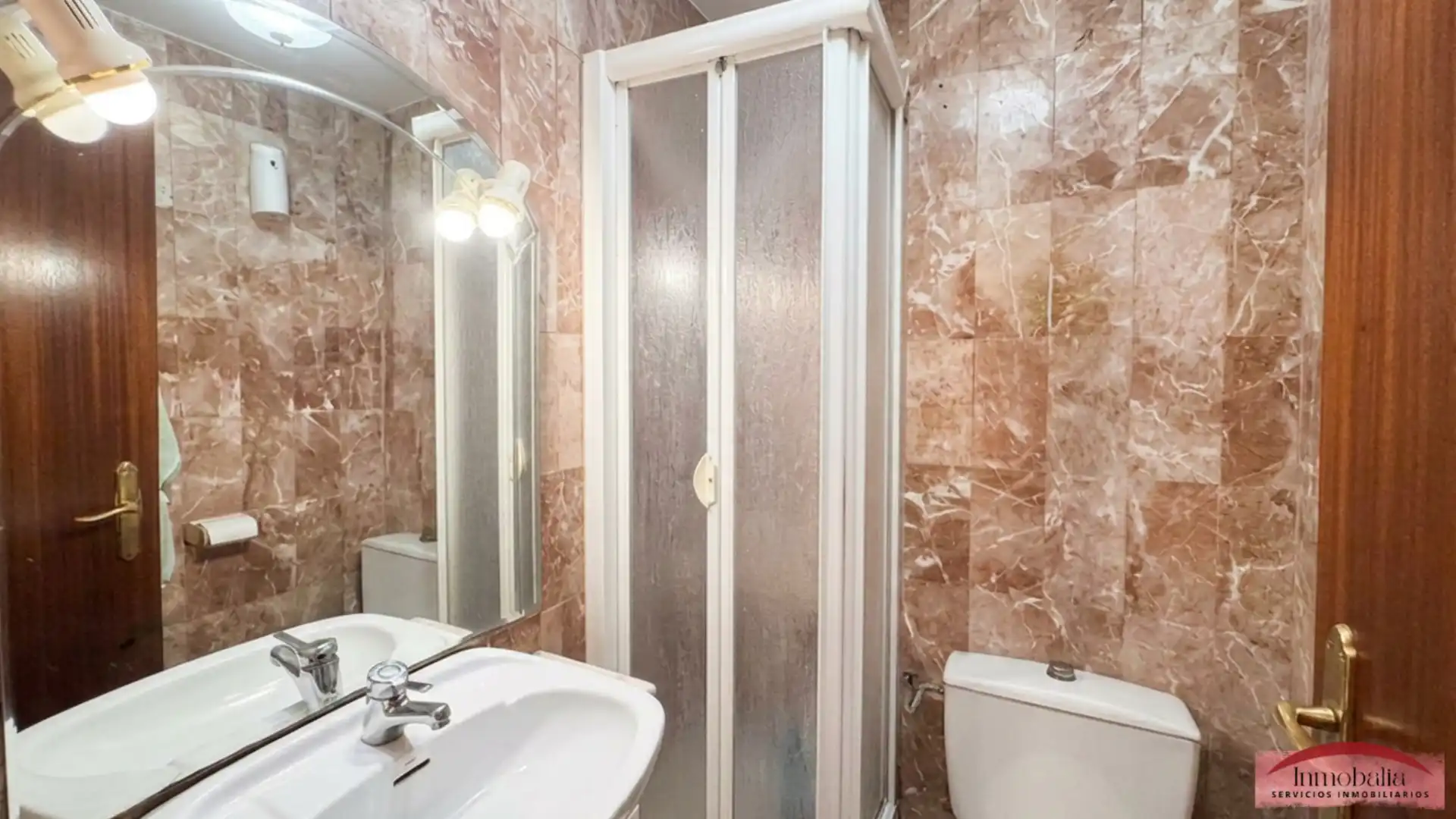 Baño de Piso en venta en Sevilla con Aire acondicionado y Amueblado