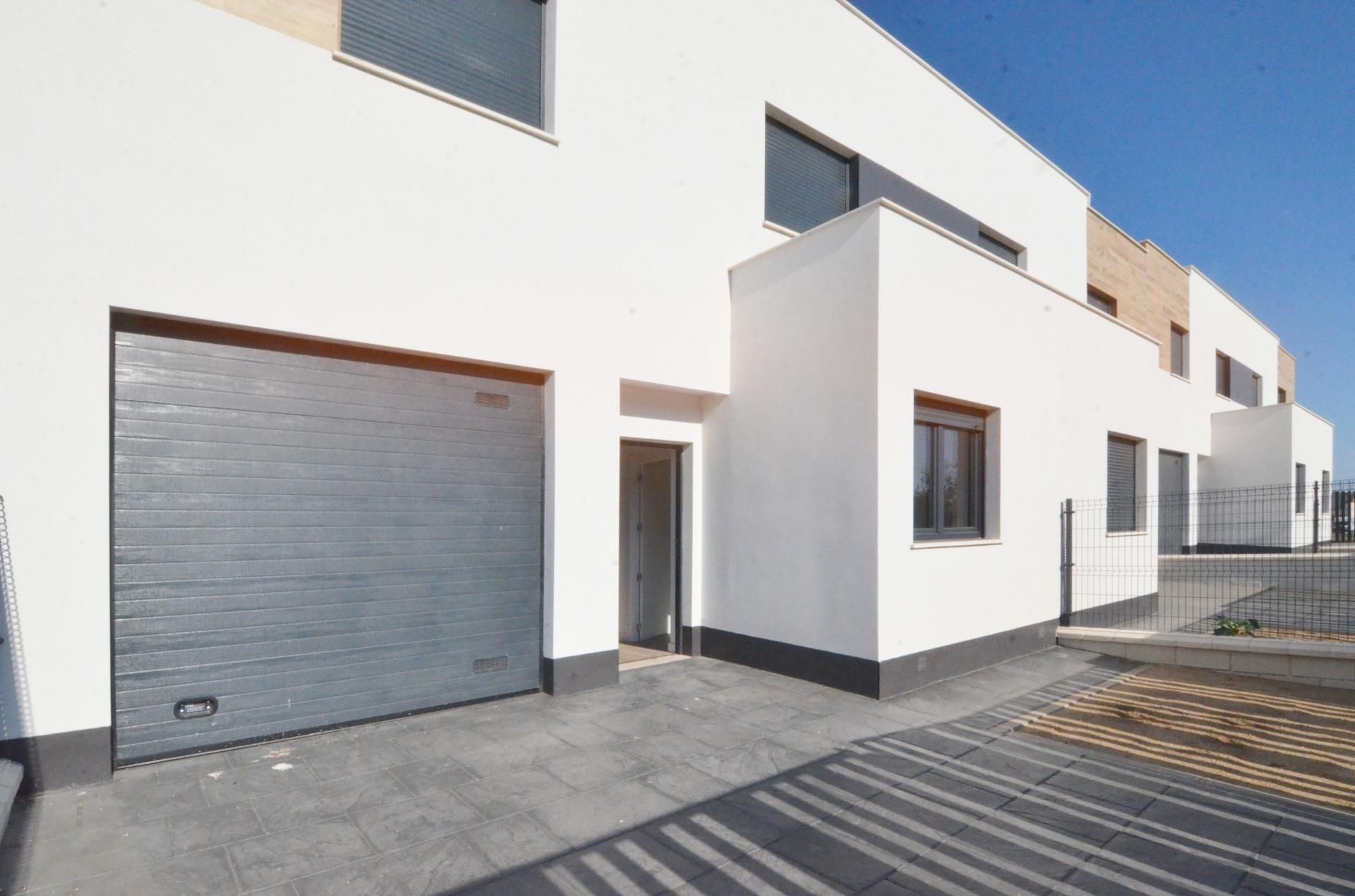 Vista exterior de Casa adosada en venda en Doñinos de Salamanca amb Calefacció