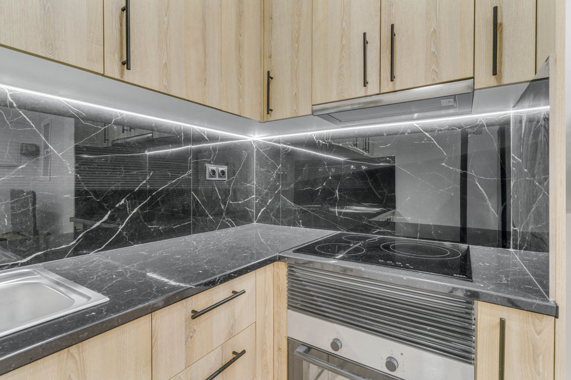 Kitchen of Flat for sale in  Barcelona Capital  with Air Conditioner, Furnished and Oven