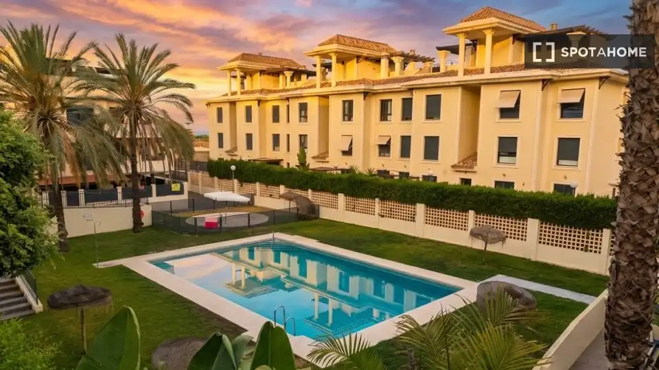 Vista exterior de Apartamento para compartir en Vélez-Málaga con Aire acondicionado, Terraza y Amueblado