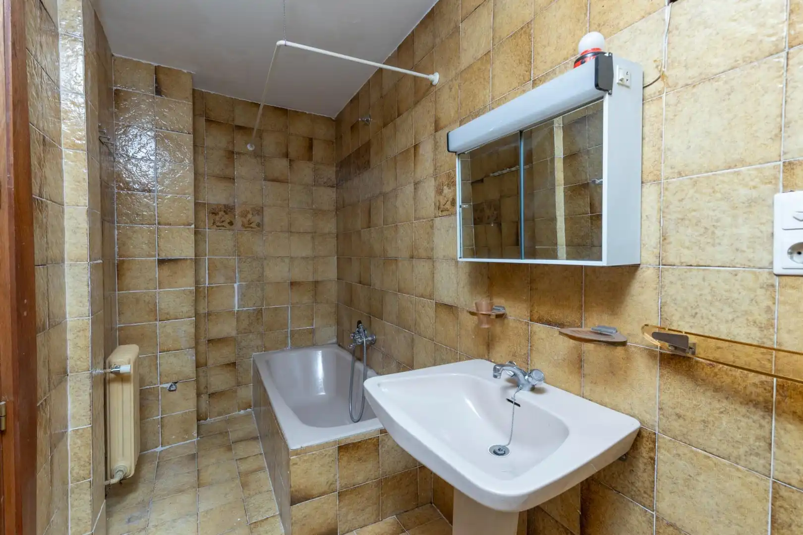 Badezimmer von Wohnung zum Verkauf in Granada mit Heizung, Terrasse und Balkon