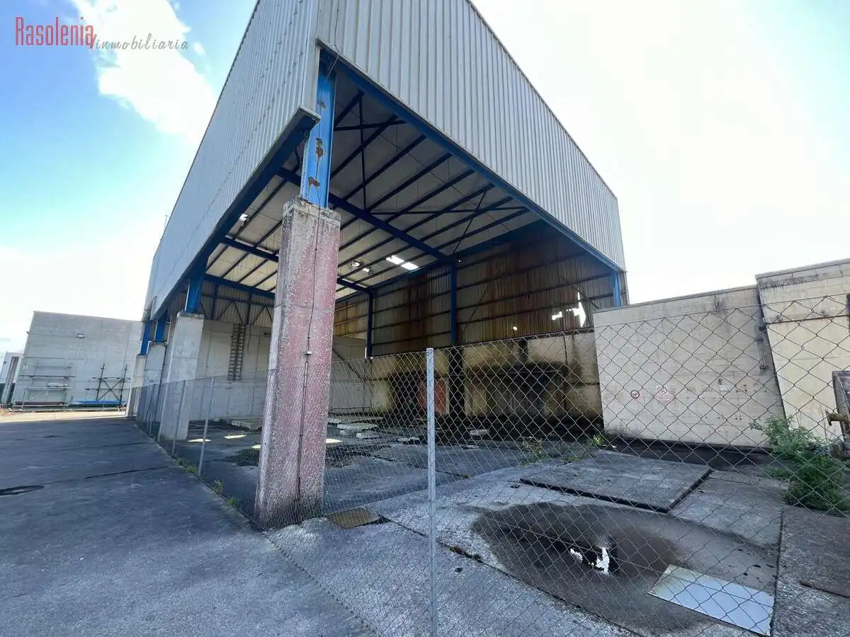 Vista exterior de Nave industrial en venta en Cerceda