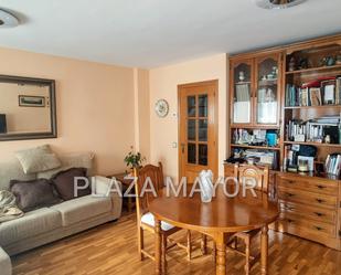 Sala d'estar de Dúplex en venda en Salamanca Capital amb Calefacció, Parquet i Terrassa