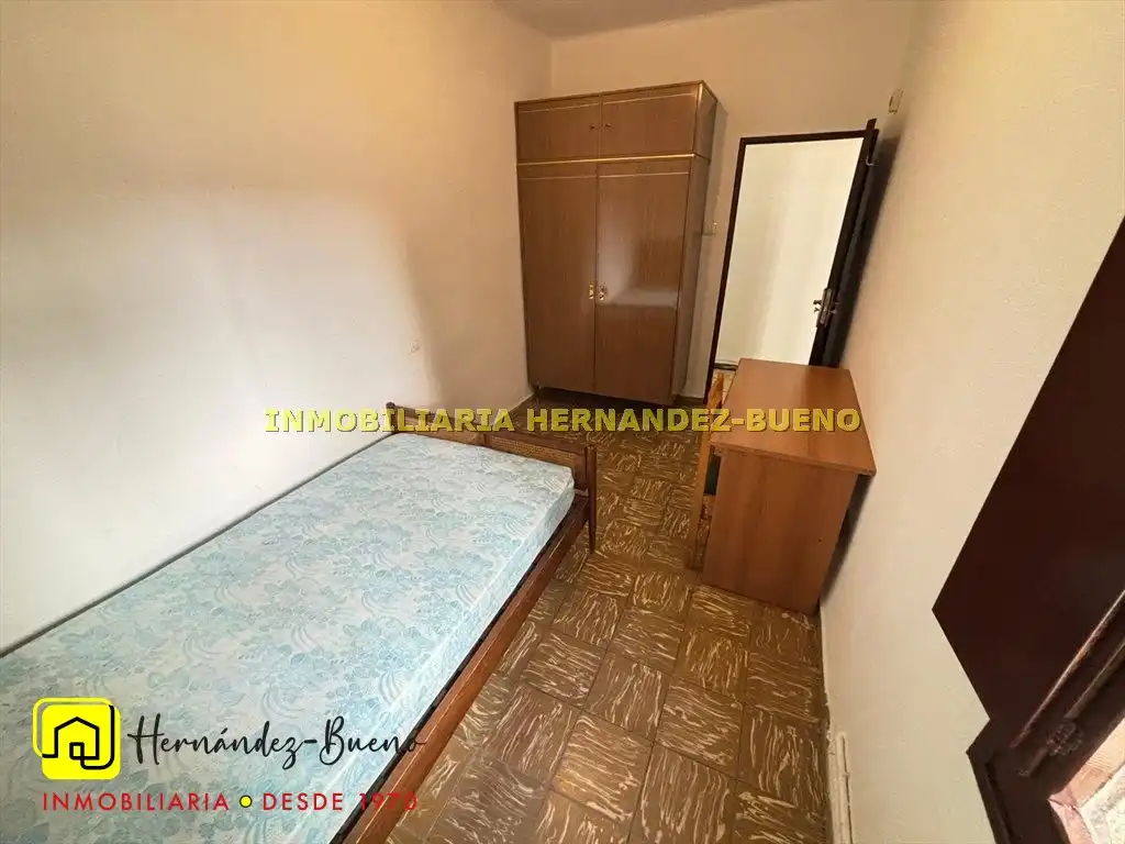 Dormitori de Pis en venda en San Bernardo - Carmelitas - Campus