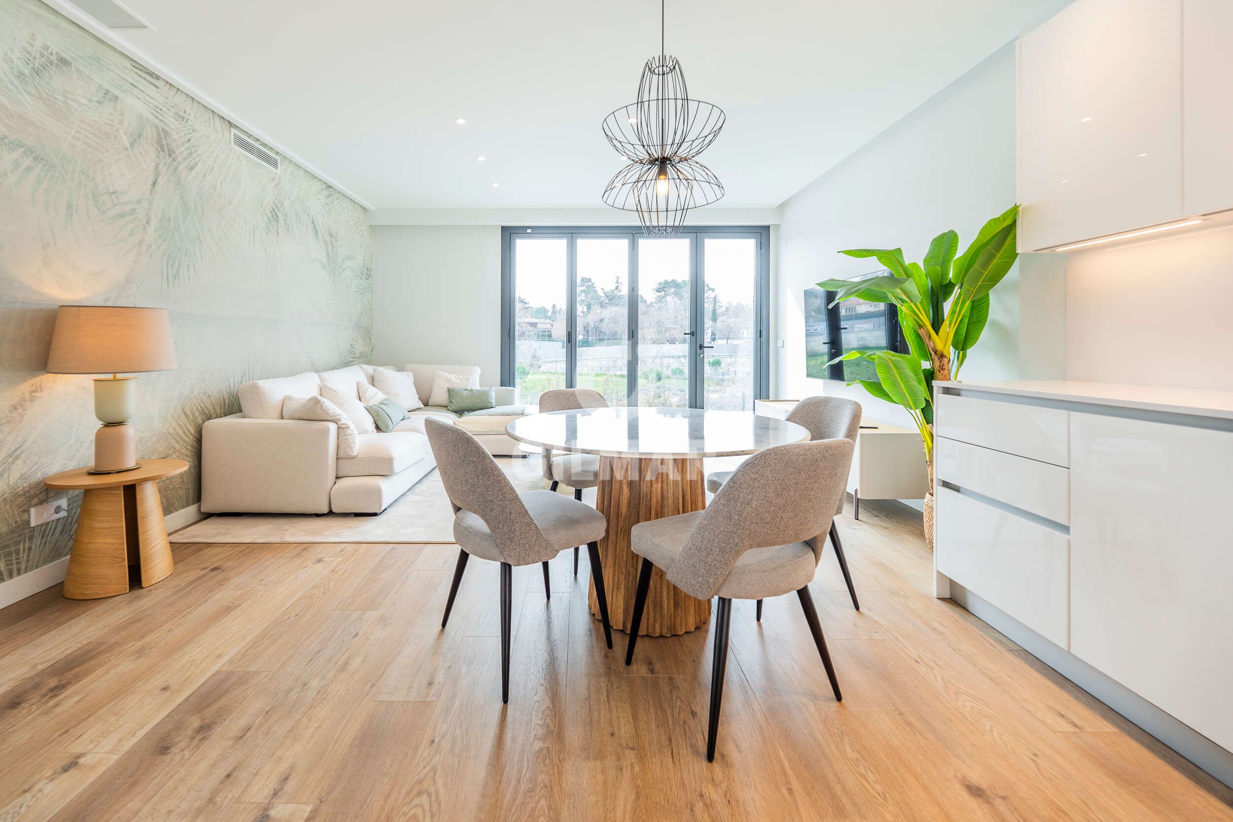 Dining room of Flat for sale in  Madrid Capital  with Storage room, Swimming Pool and Furnished