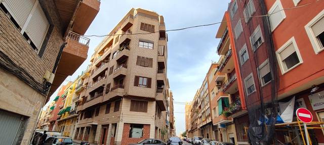 Piso en Venta en Calle MARTINEZ DE VELASCO en Carolinas Bajas