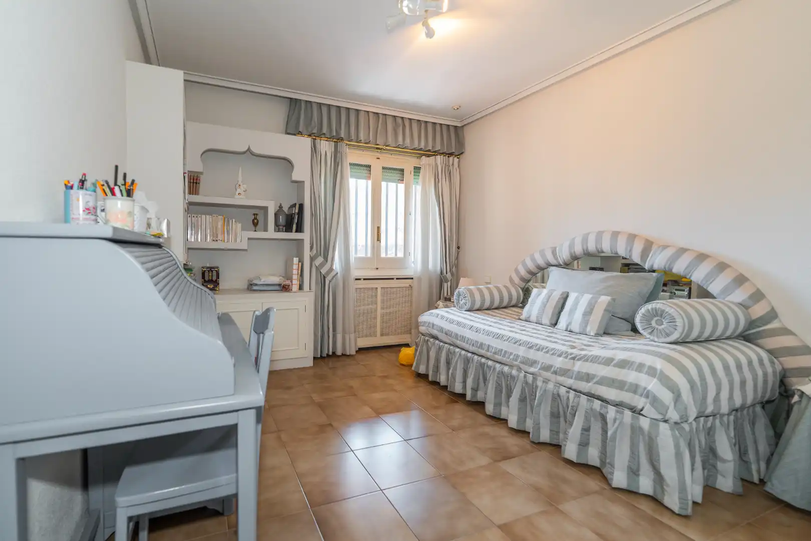 Bedroom of Houses for sale in El Molar (Madrid)  with Air Conditioner, Heating and Private garden