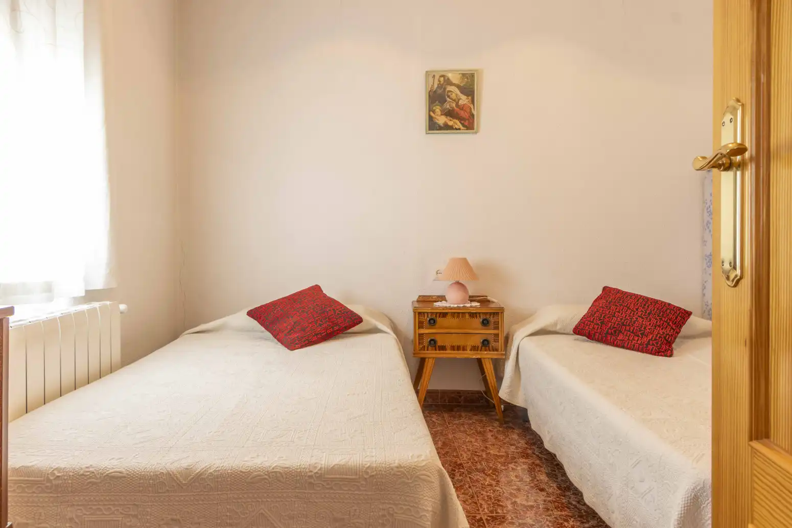 Habitación de Casa adosada en venta en Chelva con Calefacción, Terraza y Trastero