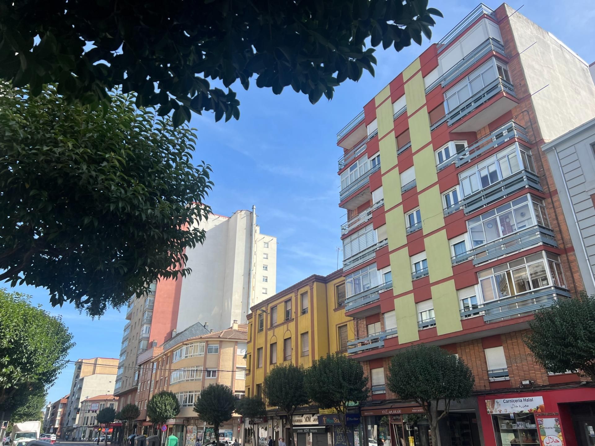 Vista exterior de Pis en venda en León Capital  amb Parquet