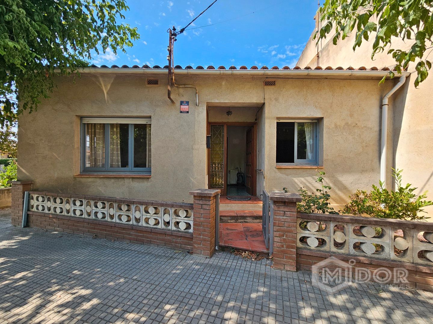 Vista exterior de Casa adosada en venda en Caldes de Malavella amb Calefacció, Jardí privat i Balcó