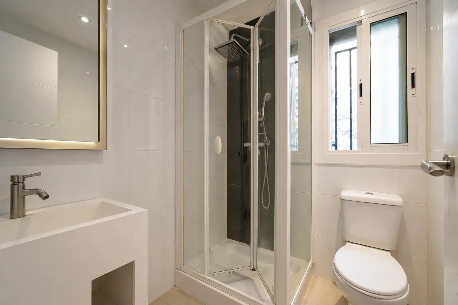 Piso en venta en Plaça Josep Maria Folch i Torres, Mestral