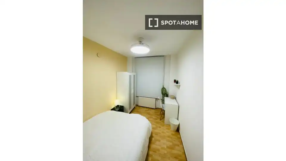 Bedroom of Flat for rent in Madrid  with Air Conditioner, Heating and Furnished