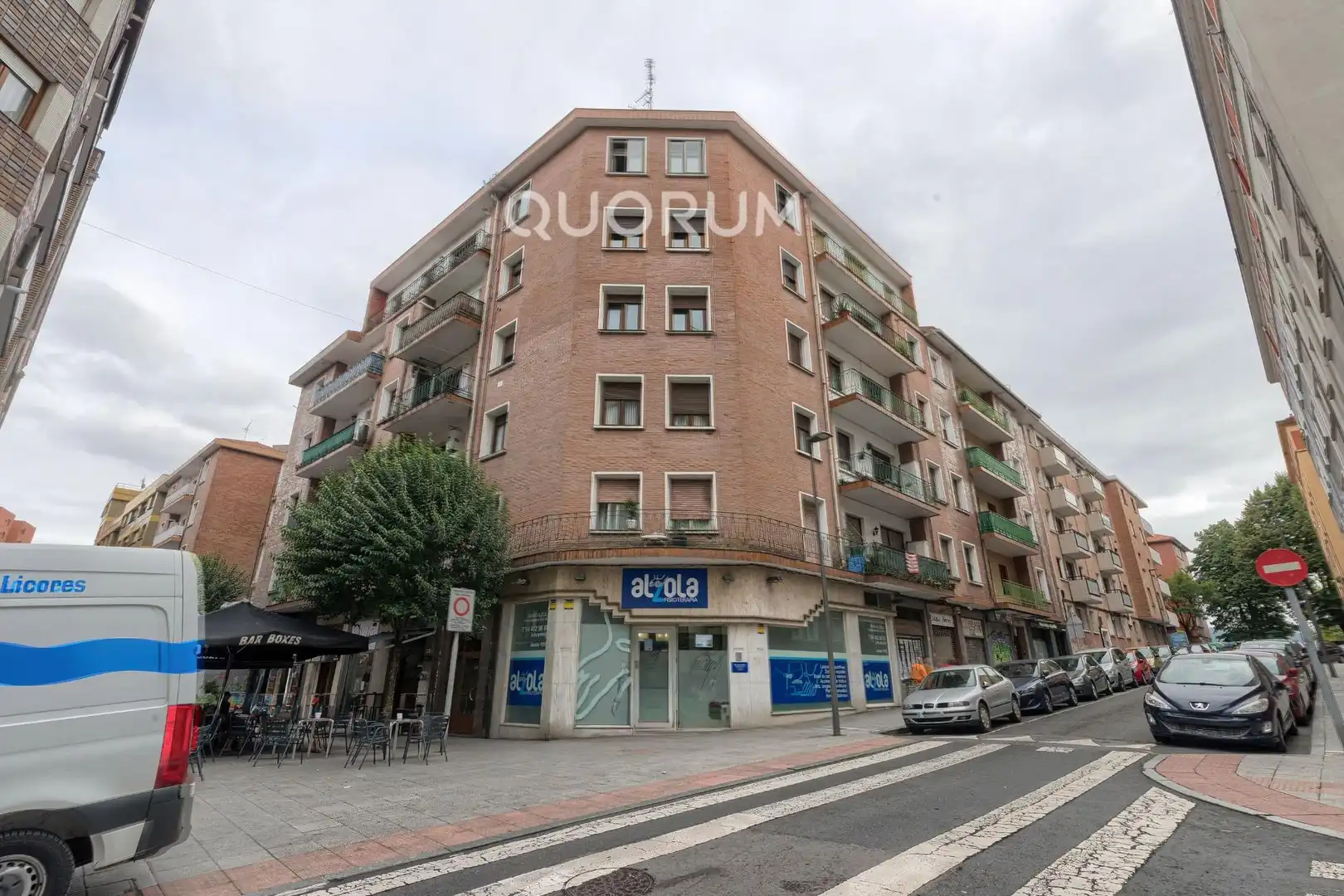 Vista exterior de Pis en venda en Basauri  amb Calefacció, Moblat i Balcó