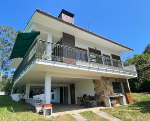 Vista exterior de Casa o xalet en venda en Villaviciosa amb Calefacció, Jardí privat i Parquet