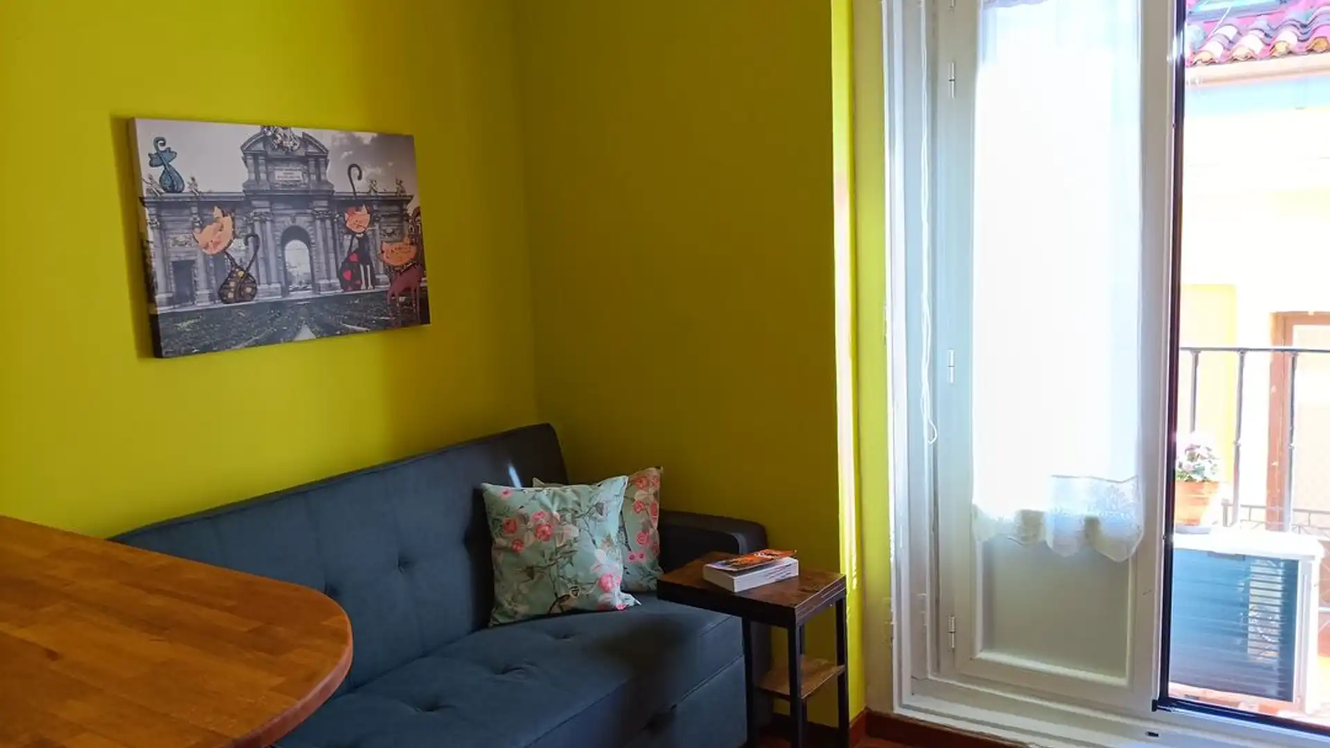 Sala d'estar de Dúplex de lloguer en  Madrid Capital amb Aire condicionat, Calefacció i Rentadora