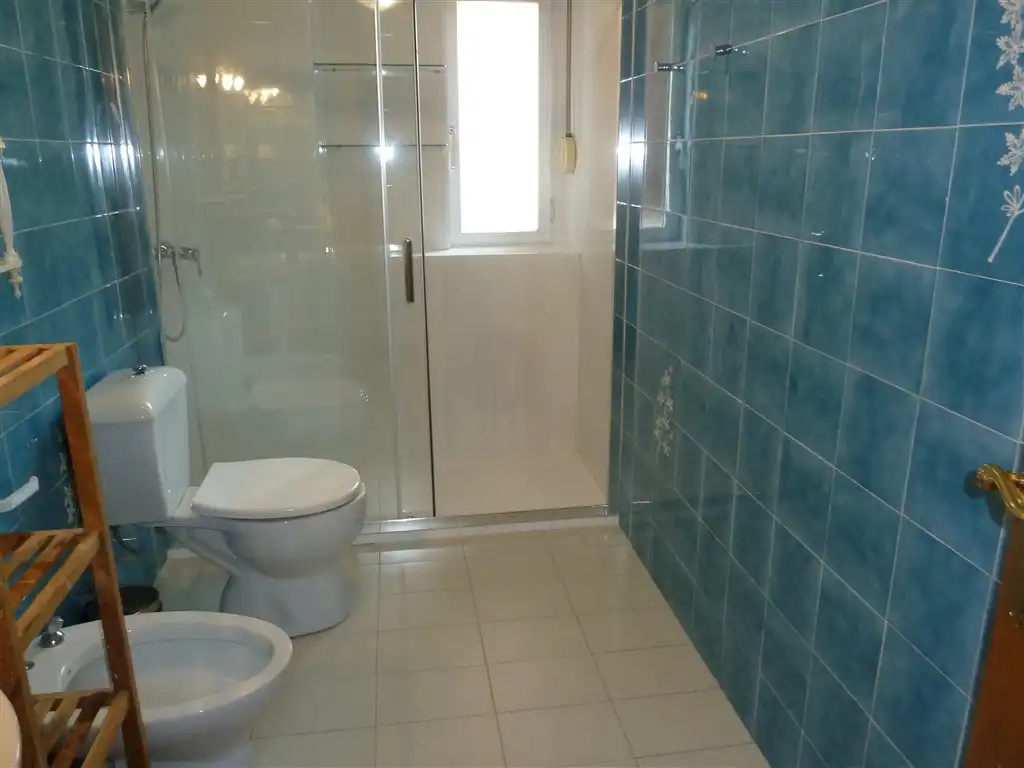 Baño de Piso de alquiler en  Pamplona / Iruña con Calefacción, Parquet y Terraza