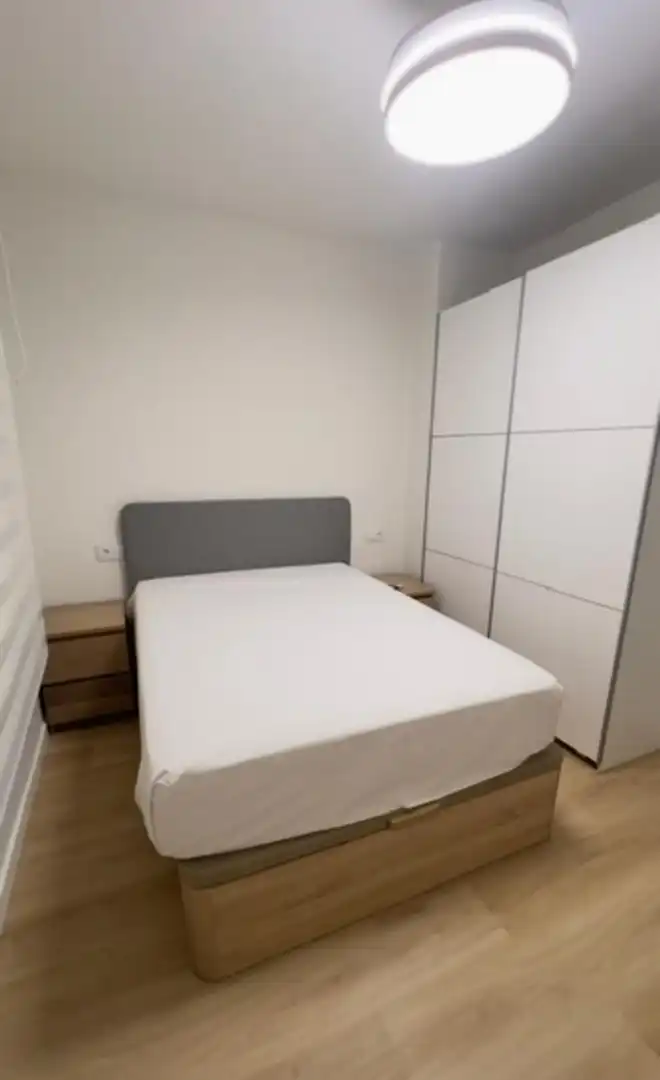 Dormitori de Apartament de lloguer en Murcia amb Aire condicionat, Moblat i Rentadora
