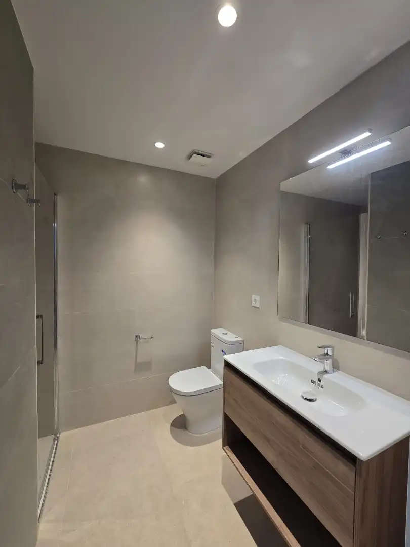 Bathroom of Flat for share in Lleida  with Air Conditioner, Heating and Terrace