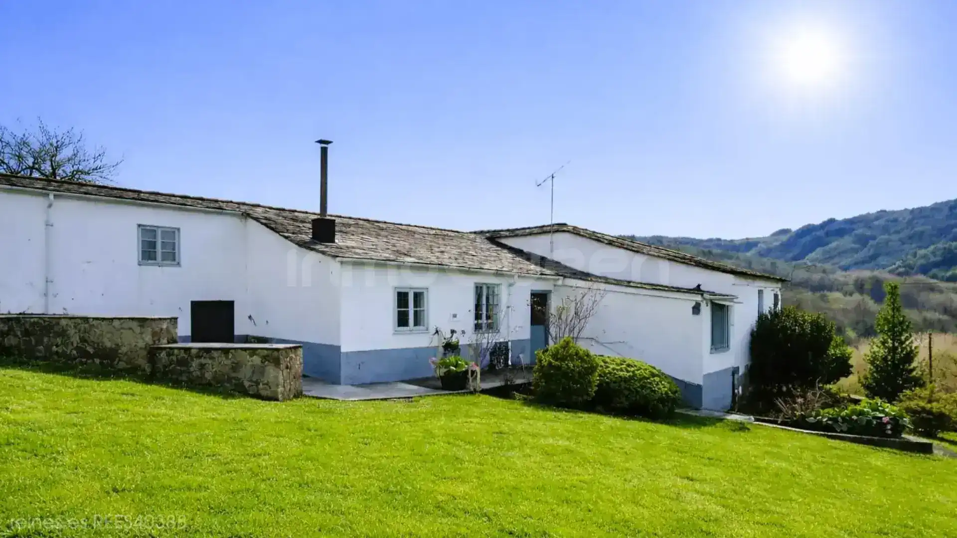 Vista exterior de Casa o chalet en venta en Santa Eulalia de Oscos con Calefacción y Amueblado