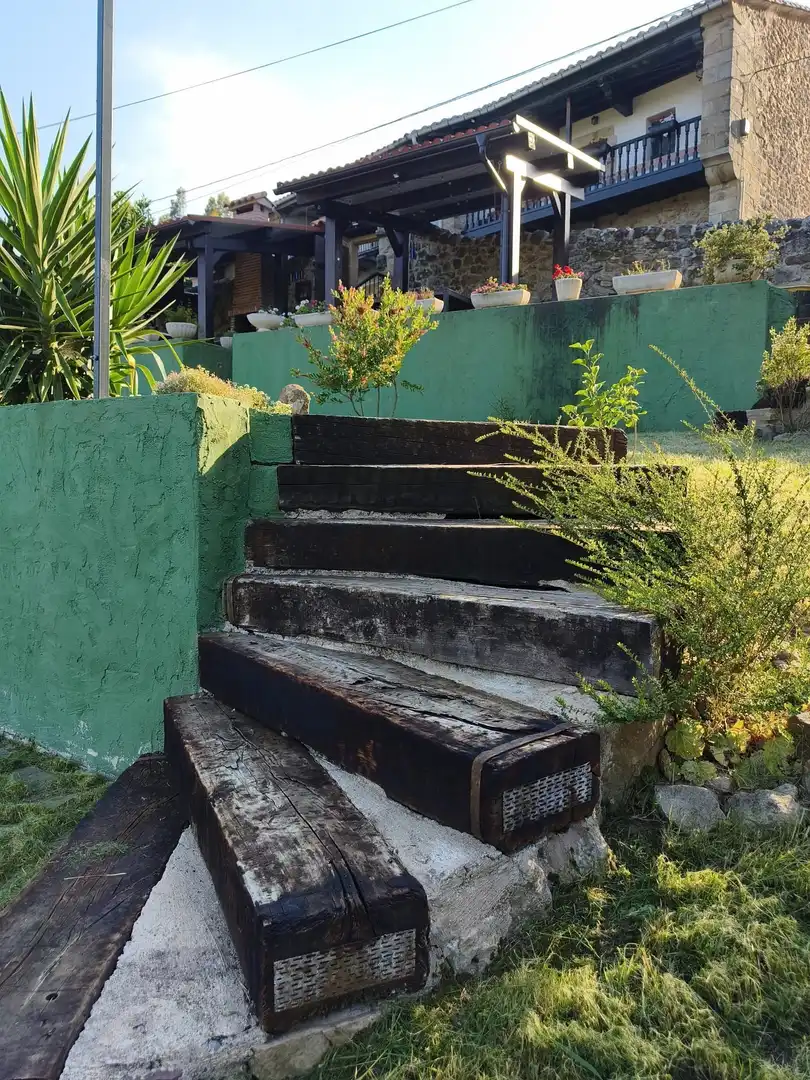 Jardín de Casa adosada en venta en Luena  con Calefacción y Jardín privado