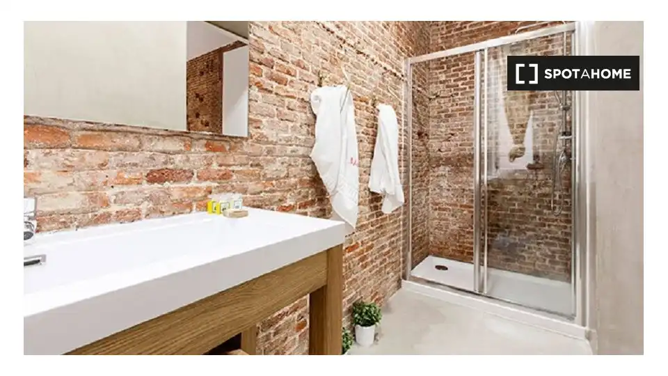 Badezimmer von Wohnung zur Miete in Madrid mit Klimaanlage, Heizung und Möbliert