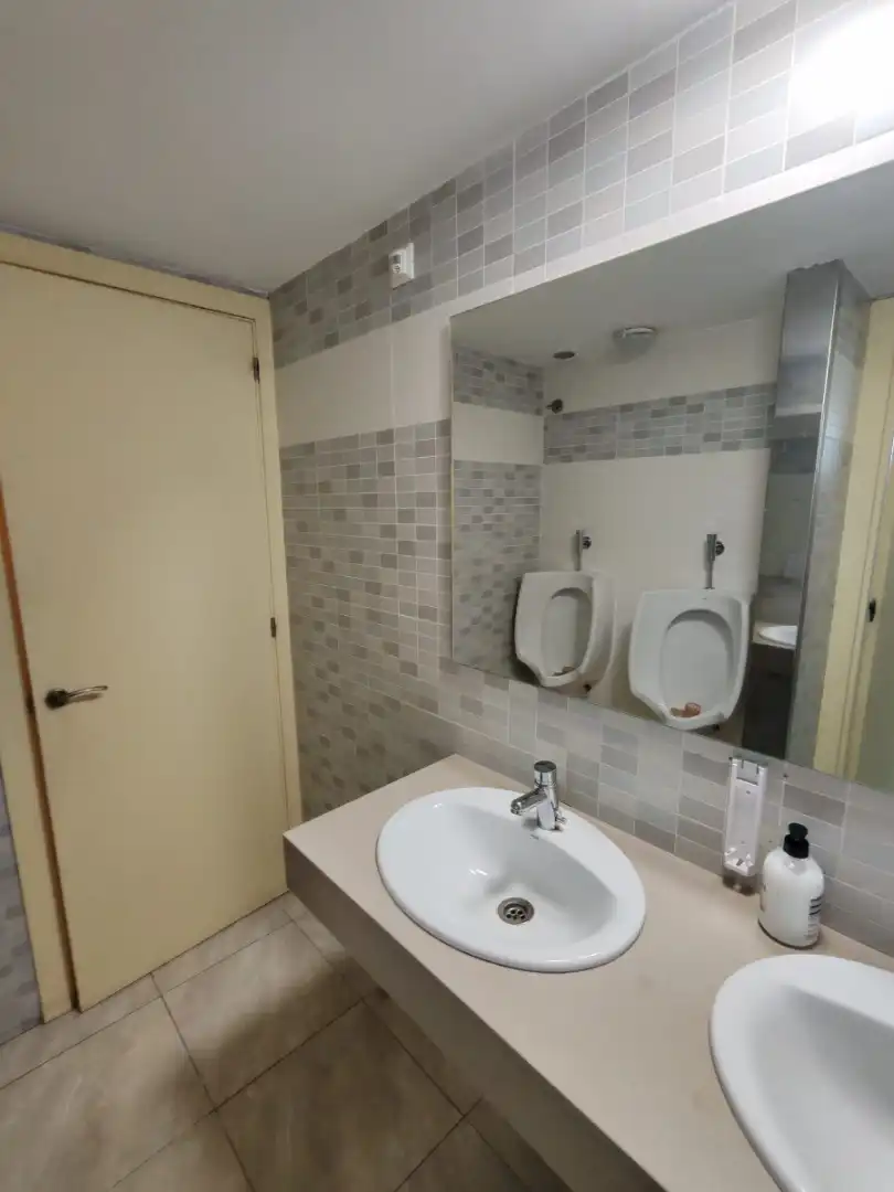 Bathroom of Commercial properties for sale in La Granada  with Air Conditioner, Heating and Terrace