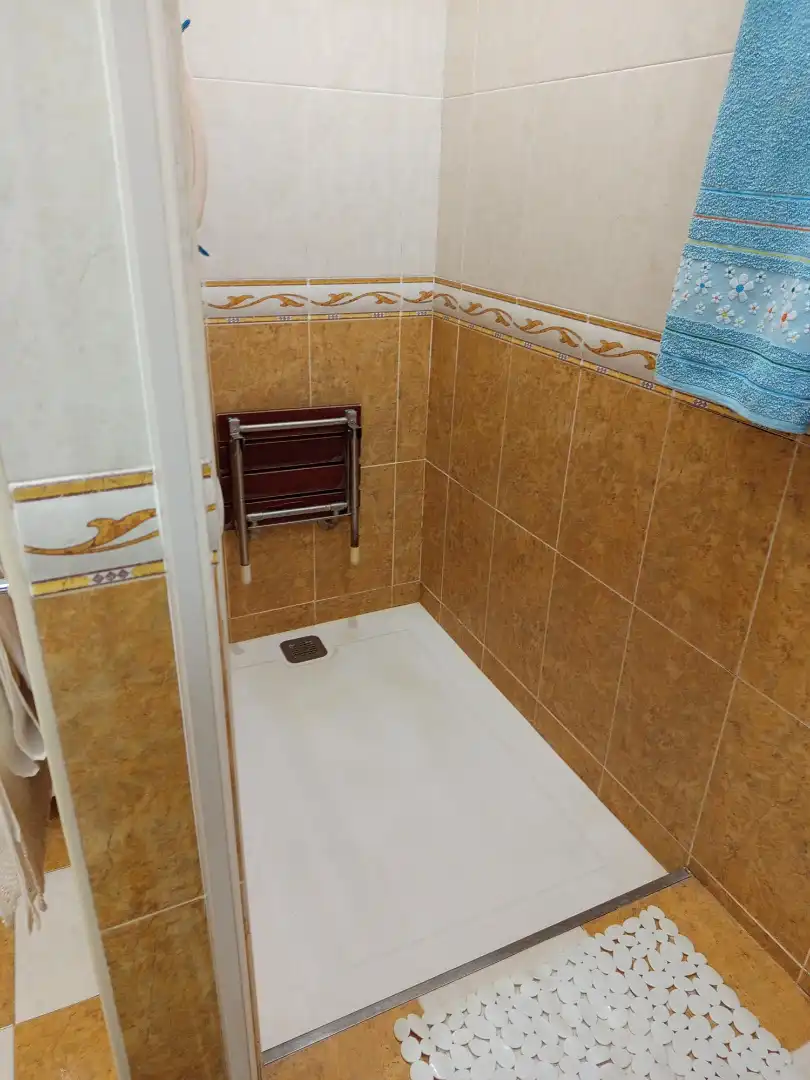 Bany de Casa o xalet en venda en Jaén amb Aire condicionat, Calefacció i Jardí privat