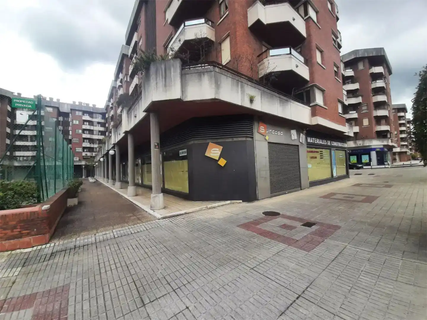 Local de lloguer en Oviedo  amb Aire condicionat