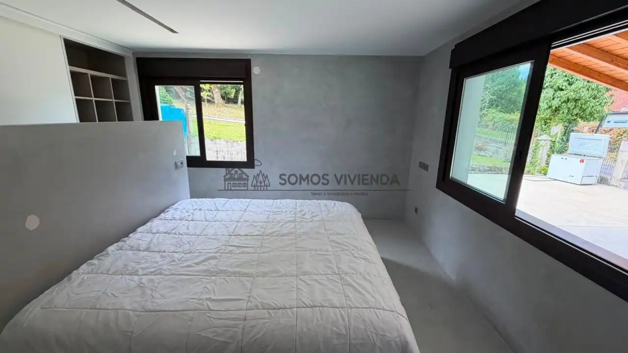 Dormitori de Casa o xalet en venda en Ourense Capital  amb Calefacció, Jardí privat i Terrassa