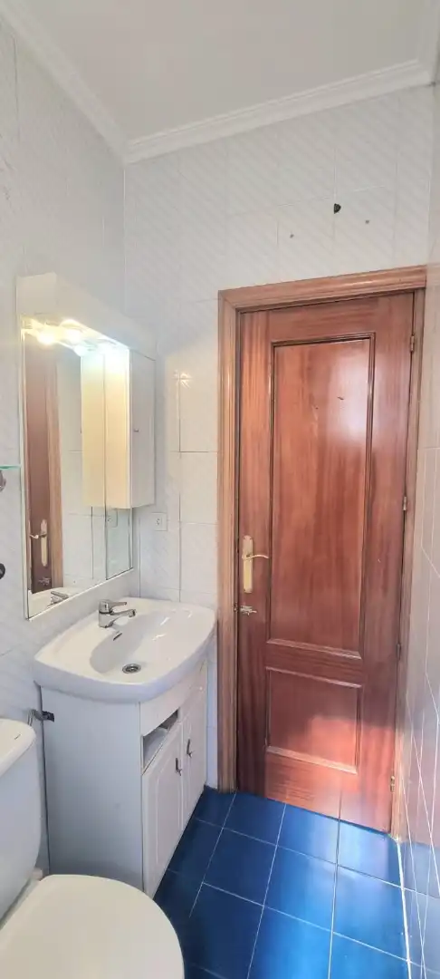 Baño de Piso de alquiler en Madrid con Calefacción y Amueblado