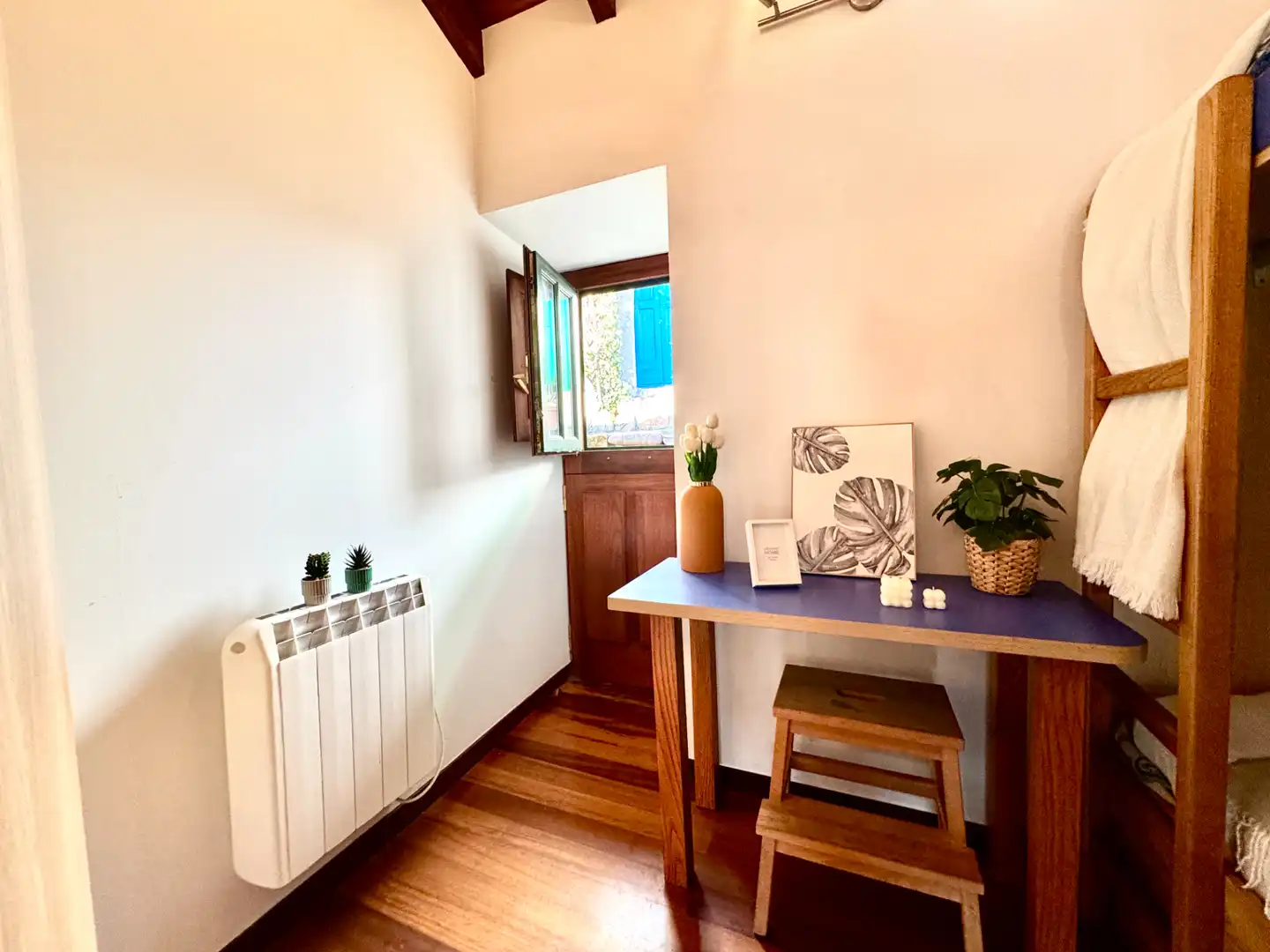 Habitación de Casa adosada en venta en Villaviciosa con Calefacción, Parquet y Amueblado