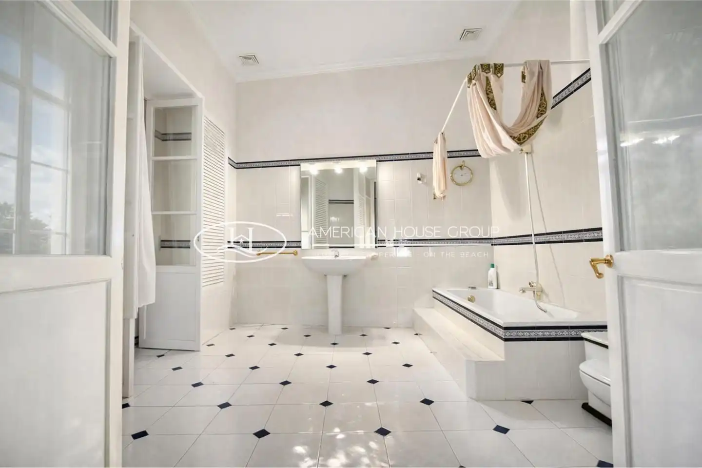 Baño de Edificio en venta en Chiclana de la Frontera