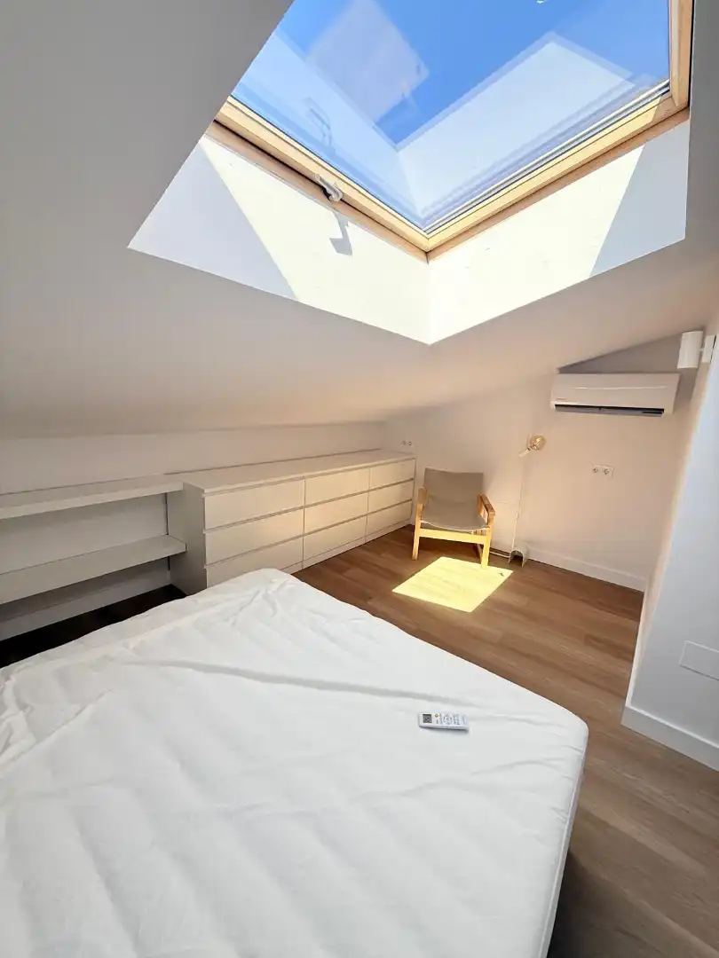 Habitación de Dúplex de alquiler en Málaga con Aire acondicionado, Parquet y Amueblado