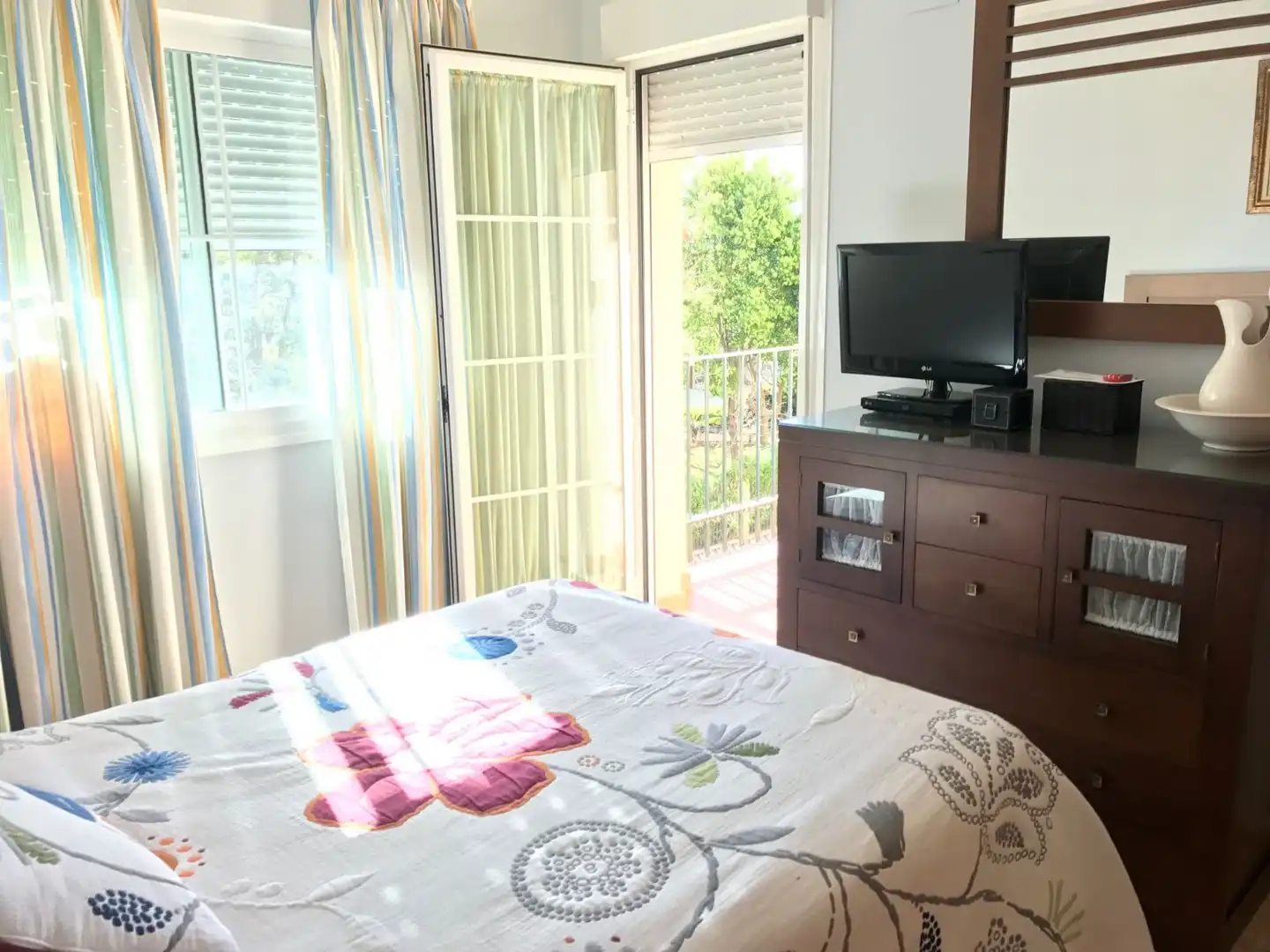 Habitación de Apartamento de alquiler en Estepona con Aire acondicionado, Terraza y Amueblado