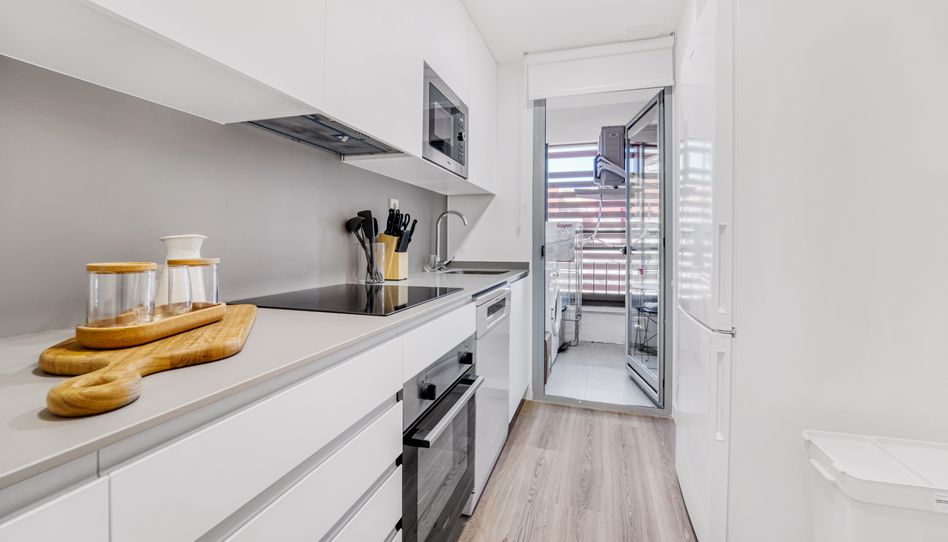 Apartamento de alquiler en Calle del Pintor Ignacio de Zuloaga, 16, Sanchinarro - Imagen 3