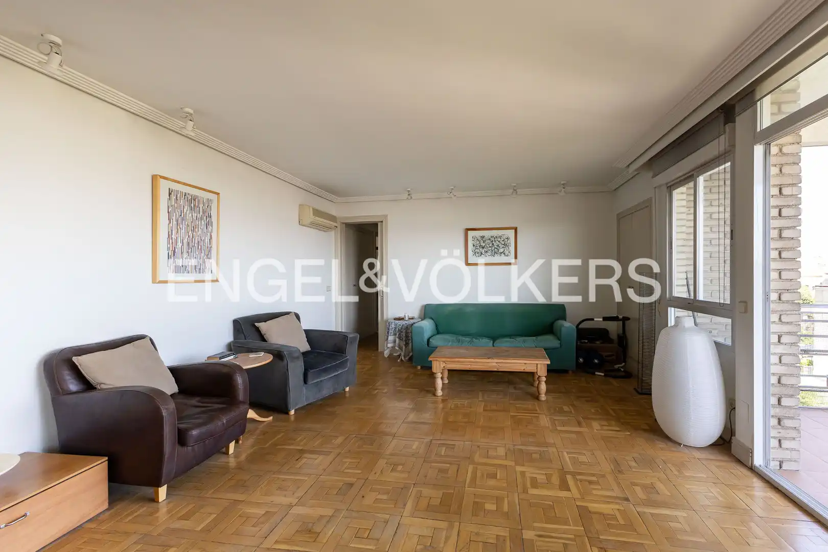 Wohnzimmer von Wohnung zum Verkauf in Madrid mit Klimaanlage, Heizung und Privatgarten