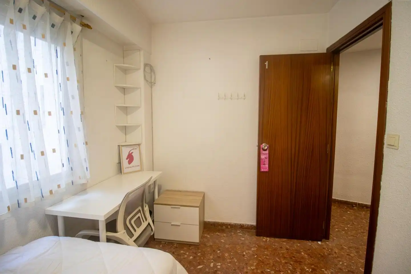 Bedroom of Flat for share in Valencia  with Air Conditioner and Furnished