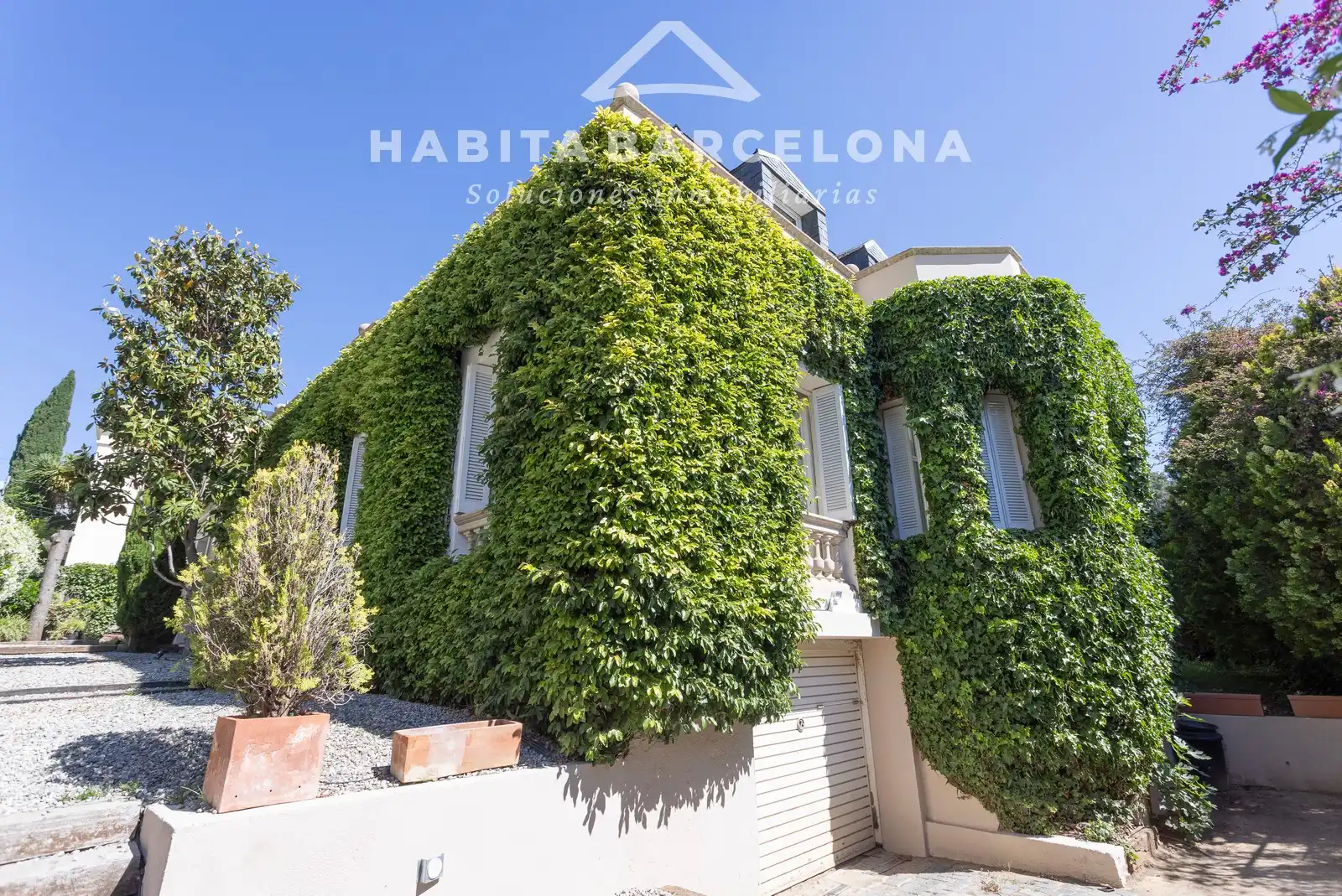 Vista exterior de Casa o xalet de lloguer en Barcelona amb Aire condicionat, Calefacció i Jardí privat