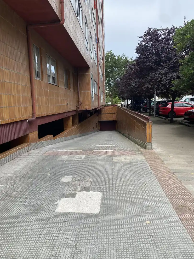 Parking de Piso en venta en A Coruña Capital  con Calefacción y Trastero