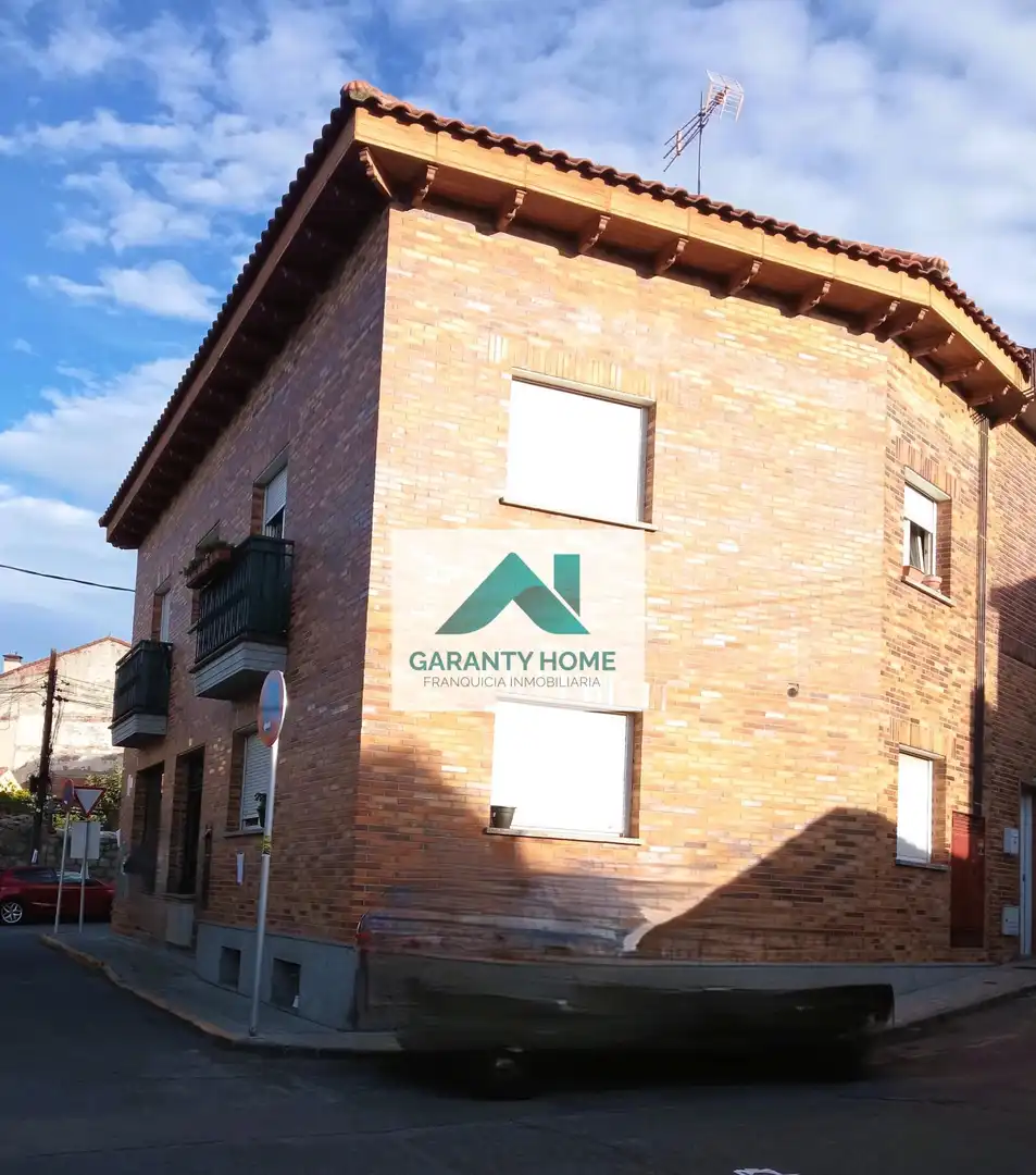 Vista exterior de Àtic en venda en Valdemorillo amb Aire condicionat, Calefacció i Traster