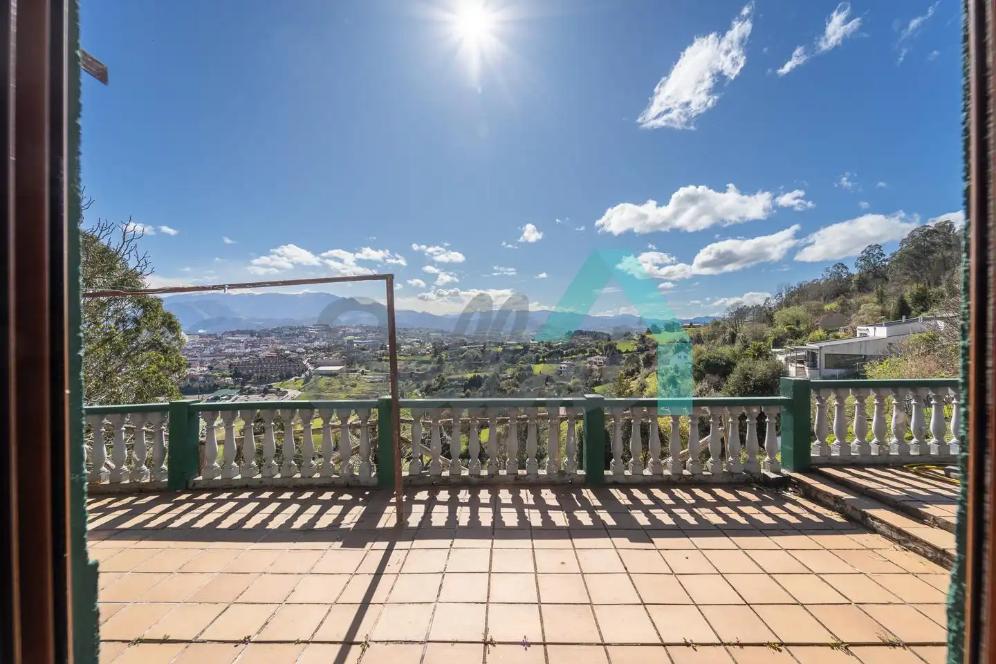 Vista exterior de Casa o xalet en venda en Oviedo  amb Jardí privat, Terrassa i Traster