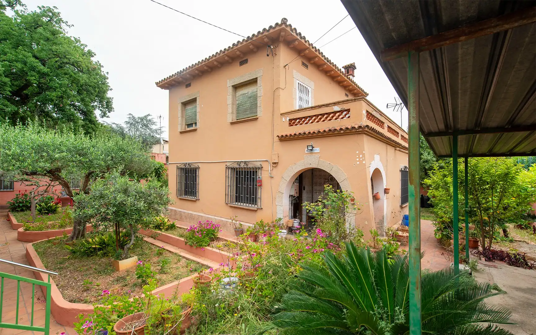 Außenansicht von Haus oder Chalet zum Verkauf in Sant Boi de Llobregat mit Privatgarten und Terrasse