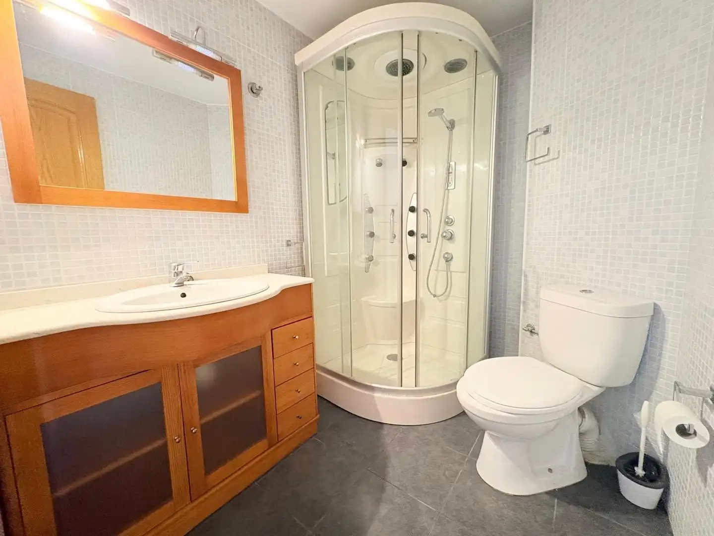 Badezimmer von Wohnung zum Verkauf in Sedaví mit Balkon