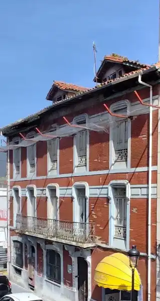 Außenansicht von Gebäude zum Verkauf in Pravia