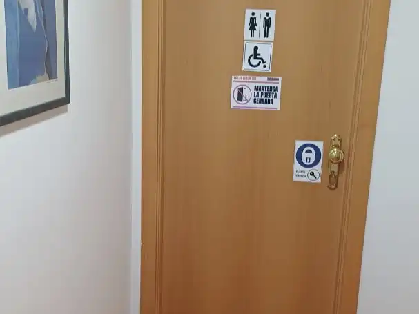 Badezimmer von Büro zur Miete in Burgos mit Heizung, Internet und Alarm