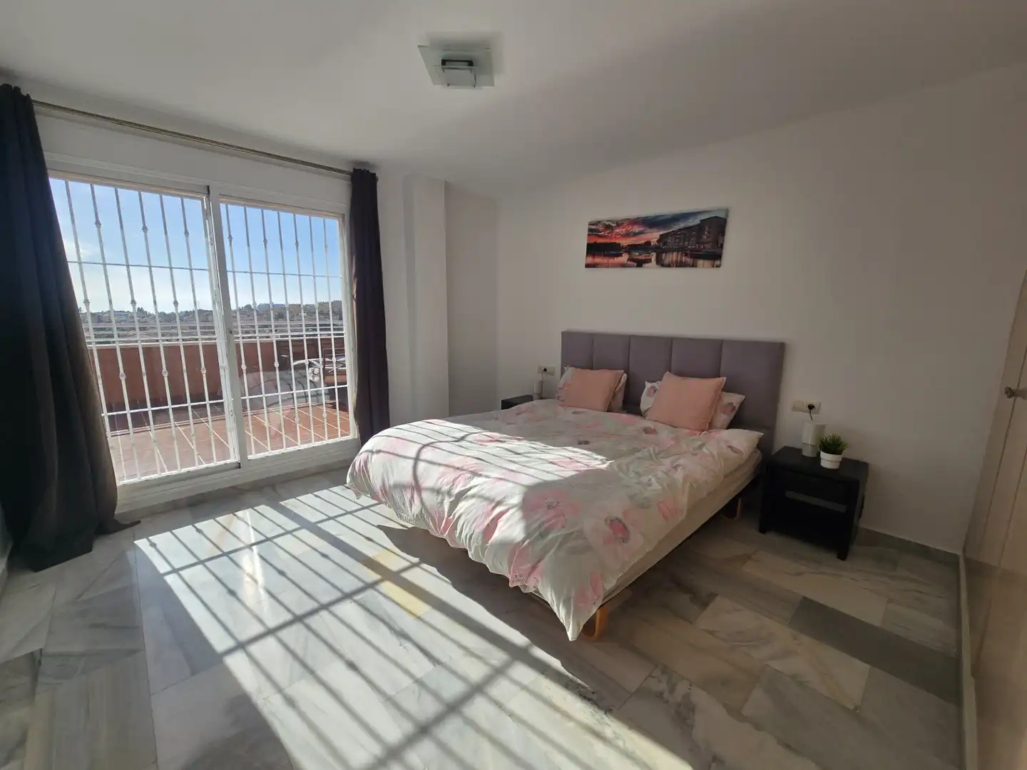Schlafzimmer von Dachboden zum Verkauf in Mijas mit Klimaanlage, Heizung und Terrasse