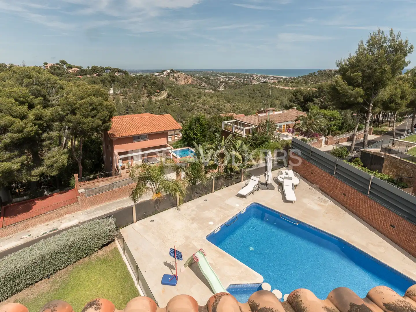 Swimming pool of Houses for rent in Castelldefels  with Air Conditioner, Heating and Private garden