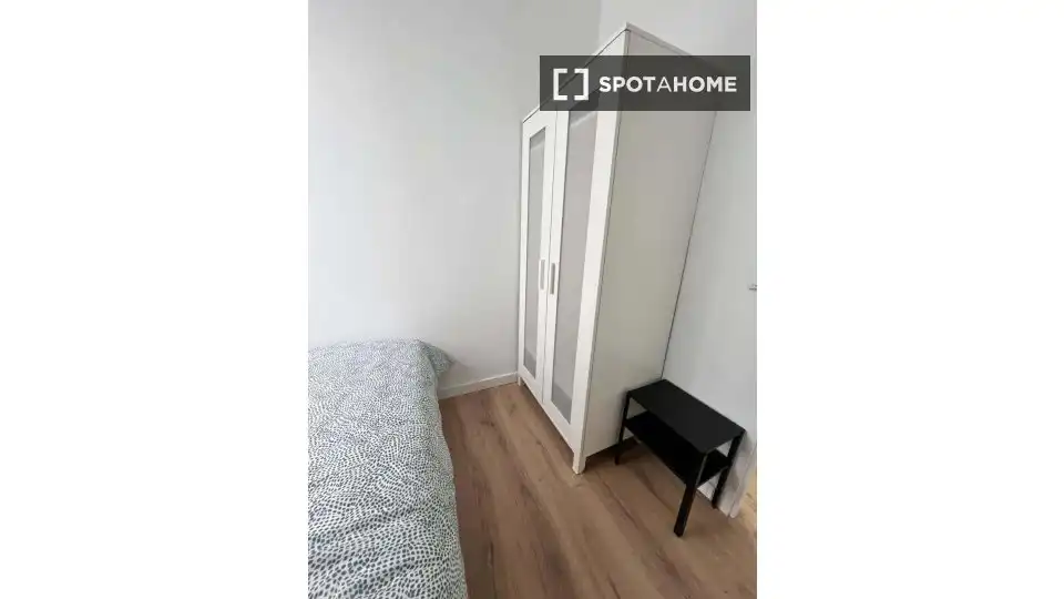 Schlafzimmer von Wohnung zur Miete in Madrid mit Klimaanlage, Heizung und Möbliert