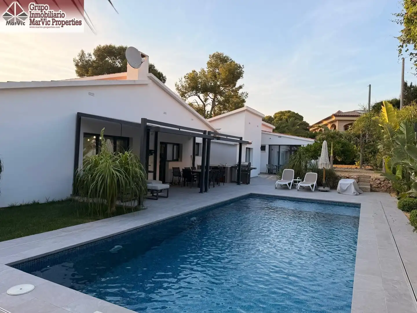 Piscina de Casa o xalet en venda en Benidorm amb Aire condicionat, Terrassa i Piscina